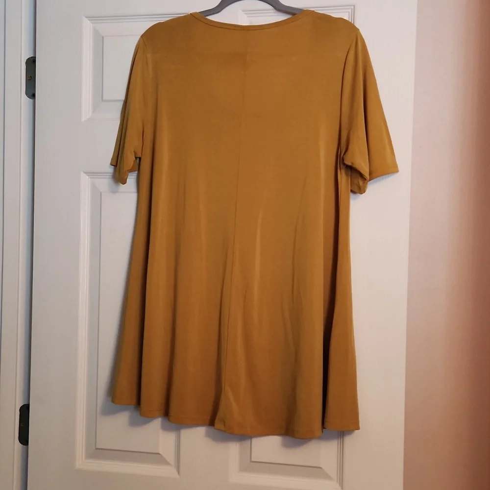Lularoe Tshirt/Tunic - Picture 2 of 3